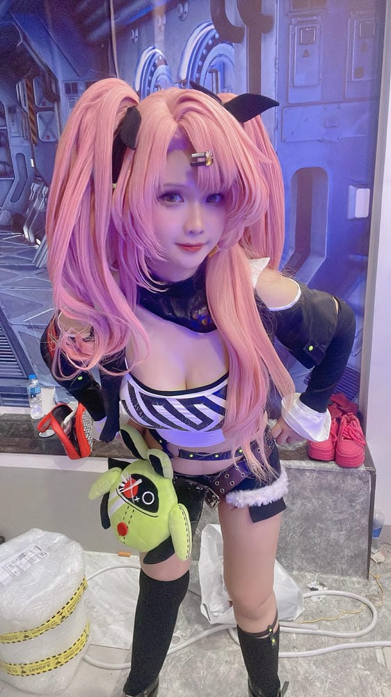 Pyon Lay - Nicole Demara 52P195MB 1 (15).jpg